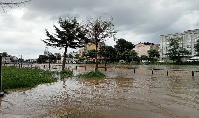 GÜNCELLEME - Samsun’da sağanak, göçük ve toprak kaymasına neden oldu GÜNCELLEME - Samsun’da sağanak, göçük ve toprak kaymasına neden oldu