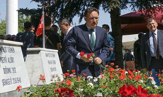 İç Anadolu’da 15 Temmuz dolayısıyla şehitlikler ziyaret edildi İç Anadolu’da 15 Temmuz dolayısıyla şehitlikler ziyaret edildi