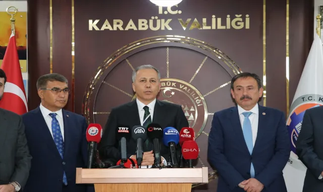 İçişleri Bakanı Yerlikaya, orman yangınlarına ilişkin konuştu: (1) İçişleri Bakanı Yerlikaya, orman yangınlarına ilişkin konuştu: (1)