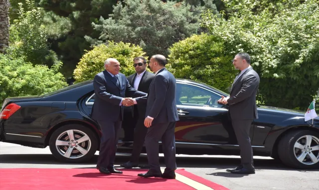 İran ve Cezayir Dışişleri Bakanları "bölgesel gelişmeler ve ikili ilişkileri" görüştü İran ve Cezayir Dışişleri Bakanları "bölgesel gelişmeler ve ikili ilişkileri" görüştü