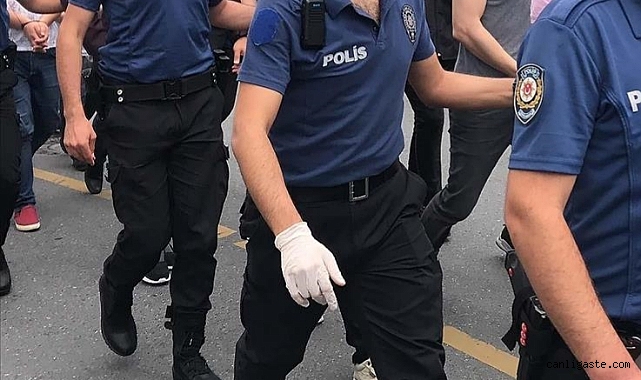 Kayseri dahil 5 ilde göçmen kaçakçılığı operasyonu: 6 tutuklama Kayseri dahil 5 ilde göçmen kaçakçılığı operasyonu: 6 tutuklama