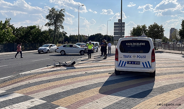 Kayseri Olay! Trafik kazasında polisler yaralandı otomobil pert Kayseri Olay! Trafik kazasında polisler yaralandı otomobil pert