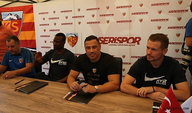 Kayserispor teknik direktörü Atan ve takım kaptanları taraftarla buluştu! Kayserispor teknik direktörü Atan ve takım kaptanları taraftarla buluştu!