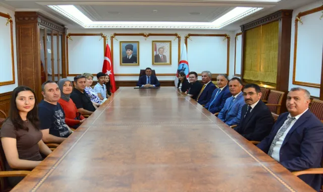 Kırşehir’de LGS’de başarılı olan öğrenciler ödüllendirildi Kırşehir’de LGS’de başarılı olan öğrenciler ödüllendirildi