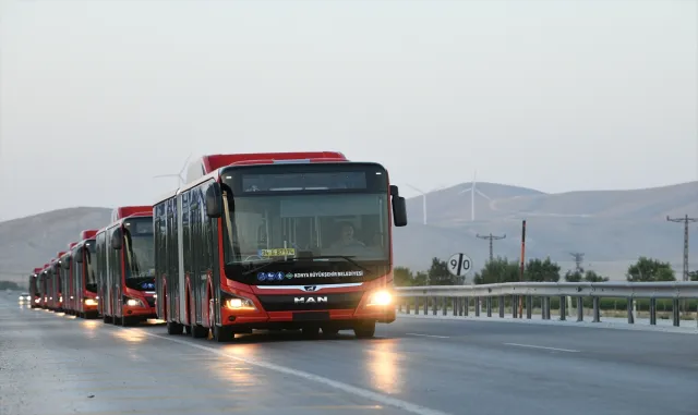 Konya Büyükşehir Belediyesi ulaşım filosuna 8 körüklü otobüs daha kazandırdı Konya Büyükşehir Belediyesi ulaşım filosuna 8 körüklü otobüs daha kazandırdı