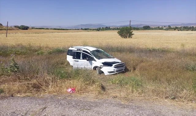 Konya’da otomobilin devrilmesi sonucu 4 kişi yaralandı Konya’da otomobilin devrilmesi sonucu 4 kişi yaralandı