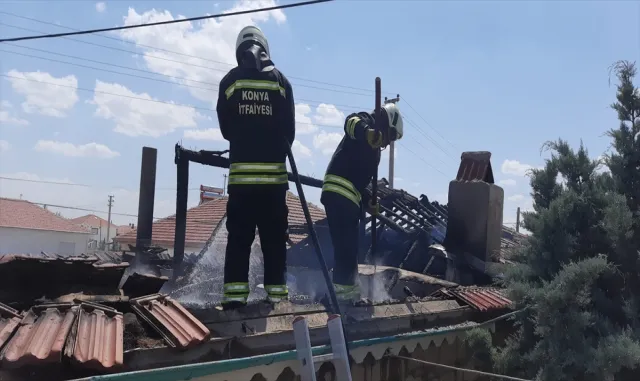 Kulu’da yangında otomobil son anda kurtarıldı Kulu’da yangında otomobil son anda kurtarıldı