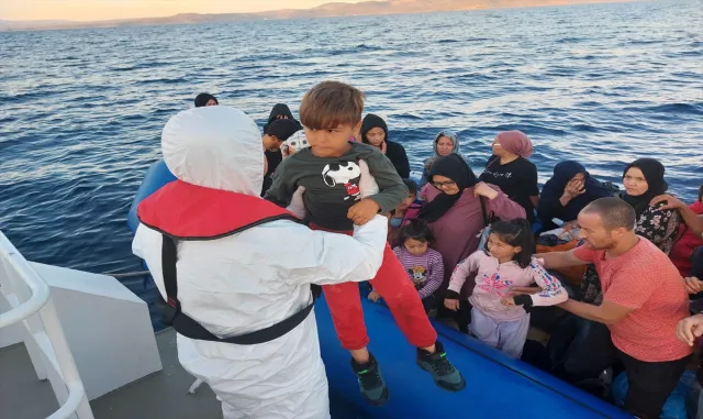 Kuzey Ege’de Yunanistan unsurlarınca geri itilen 41 düzensiz göçmen kurtarıldı Kuzey Ege’de Yunanistan unsurlarınca geri itilen 41 düzensiz göçmen kurtarıldı