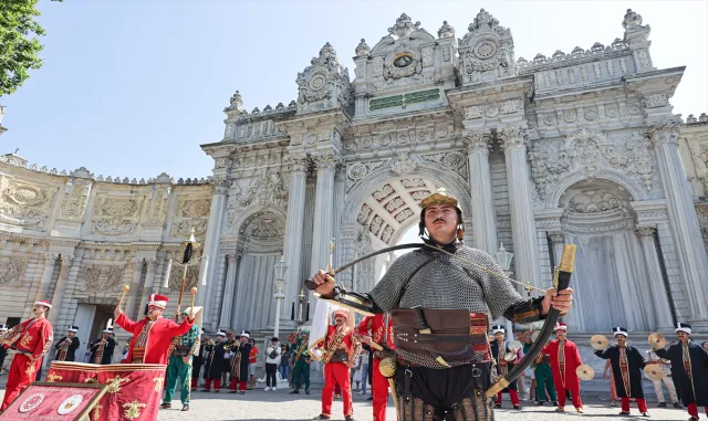Mehteran Birliği, Dolmabahçe Sarayı’nda gösteri düzenledi Mehteran Birliği, Dolmabahçe Sarayı’nda gösteri düzenledi