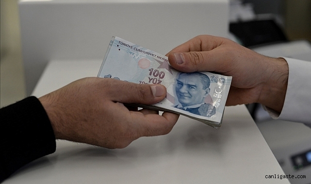 Memur maaşı ve emekli aylıklarını arttıran düzenleme Komisyon’da kabul edildi Memur maaşı ve emekli aylıklarını arttıran düzenleme Komisyon’da kabul edildi