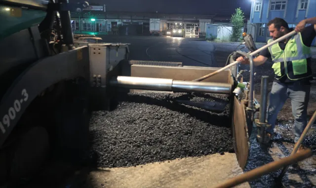 Sivas’ta toptancılar sebze halinin asfaltı yenilendi Sivas’ta toptancılar sebze halinin asfaltı yenilendi