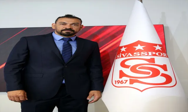 Sivasspor’da Servet Çetin dönemi resmen başladı Sivasspor’da Servet Çetin dönemi resmen başladı