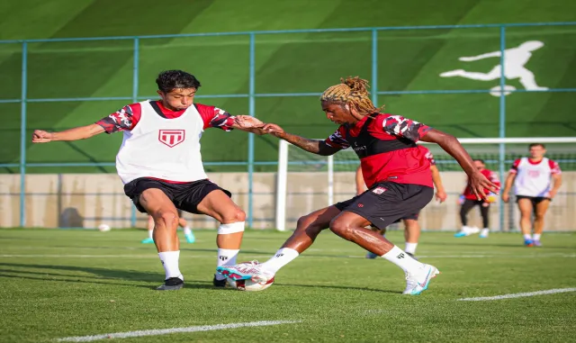 Sivasspor’un 2. etap kampı Erzurum’da devam ediyor Sivasspor’un 2. etap kampı Erzurum’da devam ediyor