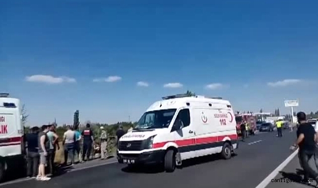 Tarım işçilerini taşıyan minibüs şarampole devrildi: 6 ölü 8 yaralı Tarım işçilerini taşıyan minibüs şarampole devrildi: 6 ölü 8 yaralı