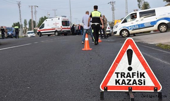 Yolcu otobüsü ile TIR çarpıştı: 22 kişi yaralandı Yolcu otobüsü ile TIR çarpıştı: 22 kişi yaralandı