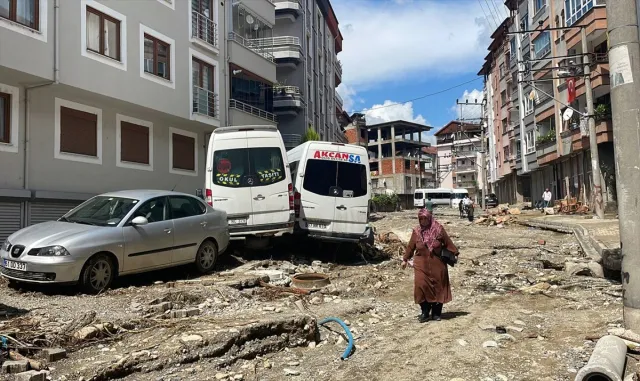 Zonguldak’ta selin yol açtığı hasar gideriliyor Zonguldak’ta selin yol açtığı hasar gideriliyor