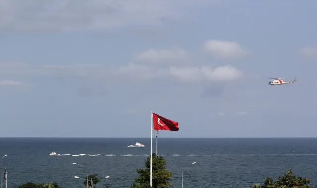 Artvin’de denizde kaybolan kişiyi arama çalışmaları devam ediyor Artvin’de denizde kaybolan kişiyi arama çalışmaları devam ediyor