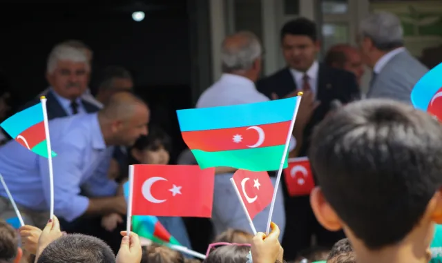 Azerbaycan’dan Hatay’daki depremzede öğrencilere kırtasiye yardımı Azerbaycan’dan Hatay’daki depremzede öğrencilere kırtasiye yardımı