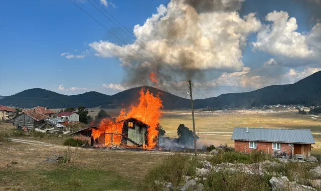 Bolu’da ahşap evde çıkan yangın söndürüldü Bolu’da ahşap evde çıkan yangın söndürüldü