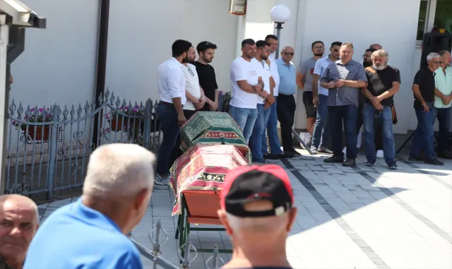 Bosna Hersek’te öldürülen 2 Türk için cenaze töreni düzenlendi Bosna Hersek’te öldürülen 2 Türk için cenaze töreni düzenlendi