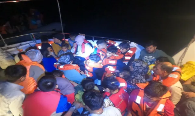 Çanakkale açıklarında 57 düzensiz göçmen yakalandı Çanakkale açıklarında 57 düzensiz göçmen yakalandı