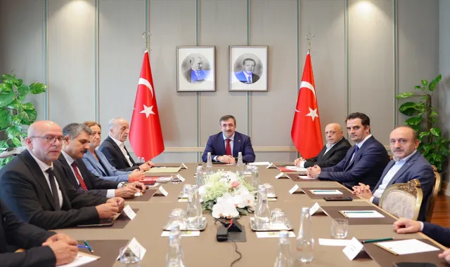 Cumhurbaşkanı Yardımcısı Yılmaz, işçi sendikaları temsilcileriyle yapılan toplantının ardından konuştu: Cumhurbaşkanı Yardımcısı Yılmaz, işçi sendikaları temsilcileriyle yapılan toplantının ardından konuştu: