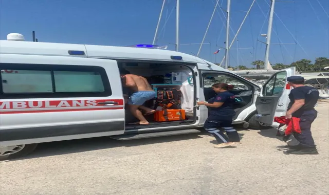 Datça açıklarındaki teknede yaralanan kişiye tıbbi tahliye Datça açıklarındaki teknede yaralanan kişiye tıbbi tahliye