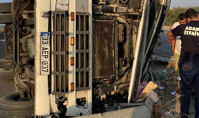 Devrilen TIR’ın sürücüsü yaralandı Devrilen TIR’ın sürücüsü yaralandı