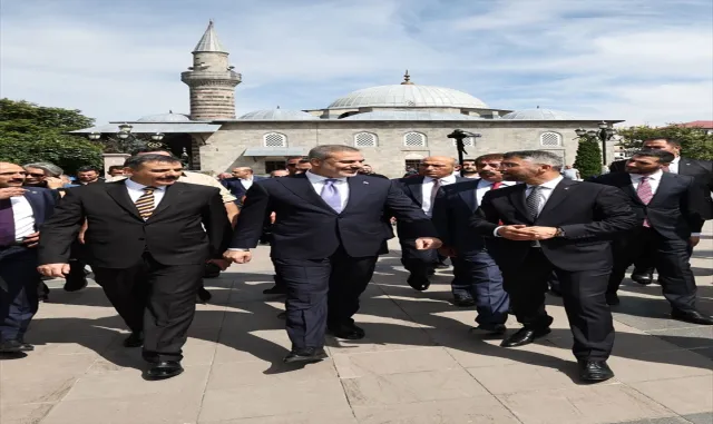Dışişleri Bakanı Fidan, Erzurum’da esnaf ziyaretinde bulundu Dışişleri Bakanı Fidan, Erzurum’da esnaf ziyaretinde bulundu