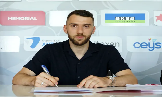 Fraport TAV Antalyaspor, Zymer Bytyqi’yi transfer etti Fraport TAV Antalyaspor, Zymer Bytyqi’yi transfer etti