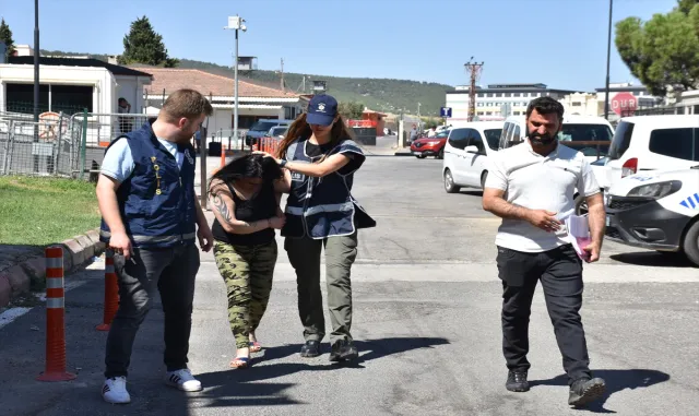 Gaziantep’te tartıştığı arkadaşını bıçakla öldüren kadın tutuklandı Gaziantep’te tartıştığı arkadaşını bıçakla öldüren kadın tutuklandı
