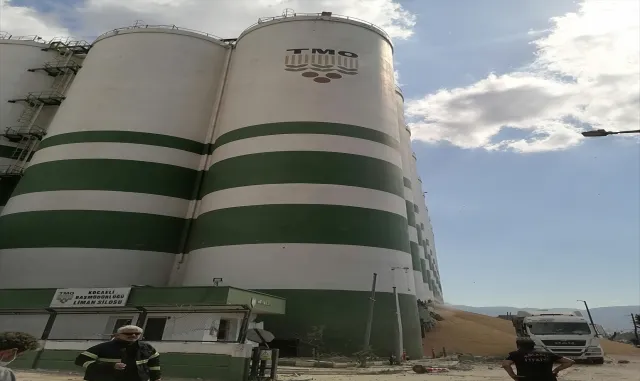 GÜNCELLEME 3 - Kocaeli’nin Derince ilçesinde TMO silosunda patlama meydana geldi GÜNCELLEME 3 - Kocaeli’nin Derince ilçesinde TMO silosunda patlama meydana geldi