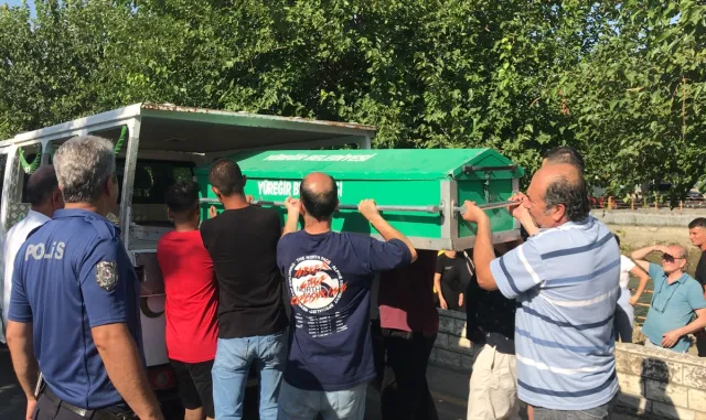 GÜNCELLEME - Adana’da sulama kanalında kaybolan genç kızın cesedine ulaşıldı GÜNCELLEME - Adana’da sulama kanalında kaybolan genç kızın cesedine ulaşıldı