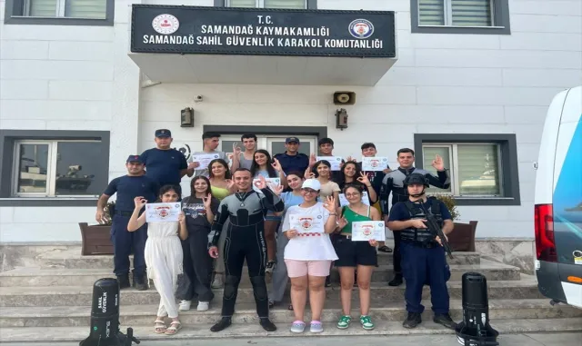 Hatay’da depremzede öğrenciler, Sahil Güvenlik ekipleriyle dalış yaptı Hatay’da depremzede öğrenciler, Sahil Güvenlik ekipleriyle dalış yaptı