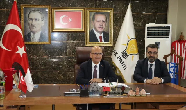Hazine ve Maliye Bakanı Şimşek, Batman’da ziyaretlerde bulundu Hazine ve Maliye Bakanı Şimşek, Batman’da ziyaretlerde bulundu