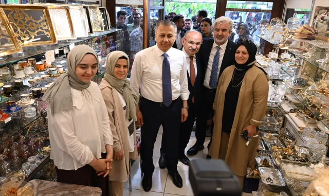 İçişleri Bakanı Yerlikaya, Manisa’da ziyaretlerde bulundu İçişleri Bakanı Yerlikaya, Manisa’da ziyaretlerde bulundu