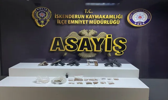 İskenderun’daki asayiş uygulamalarında 19 şüpheli yakalandı İskenderun’daki asayiş uygulamalarında 19 şüpheli yakalandı