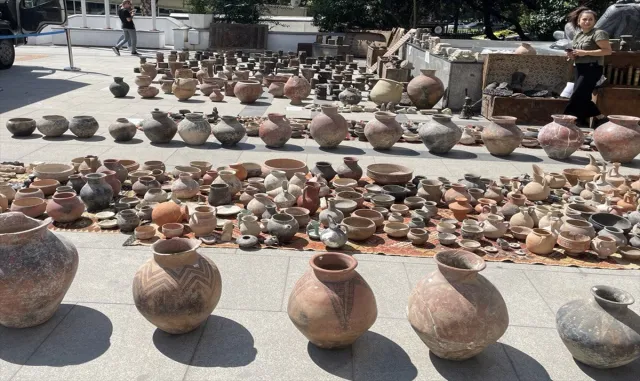 İstanbul’da tarihi eser değeri taşıyan 7 bin 364 obje ele geçirildi İstanbul’da tarihi eser değeri taşıyan 7 bin 364 obje ele geçirildi