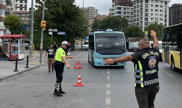 Kadıköy’de trafik kurallarını ihlal eden 5 minibüs sürücüsüne para cezası Kadıköy’de trafik kurallarını ihlal eden 5 minibüs sürücüsüne para cezası
