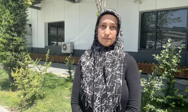 Kaldırımda yürürken binadan düşen beton parçalarıyla yaralanan çocuğun tedavisi sürüyor Kaldırımda yürürken binadan düşen beton parçalarıyla yaralanan çocuğun tedavisi sürüyor