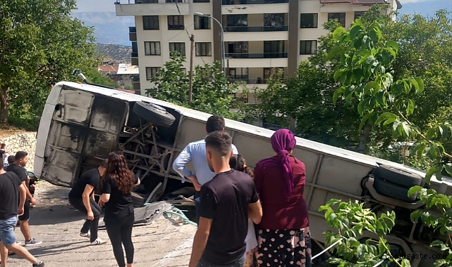 Karaman’da tur otobüsü devrildi: 26 yaralı Karaman’da tur otobüsü devrildi: 26 yaralı