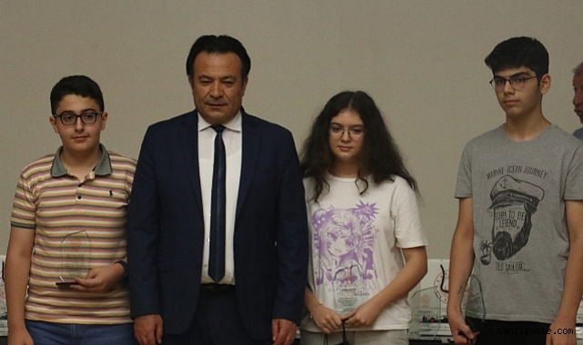 Kayseri’de LGS ve YKS’de başarılı olan öğrenciler ödüllendirildi Kayseri’de LGS ve YKS’de başarılı olan öğrenciler ödüllendirildi