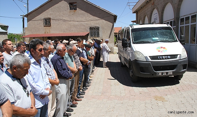 Kayseri’de ölü bulunan üniversitesi öğrencisi defnedildi Kayseri’de ölü bulunan üniversitesi öğrencisi defnedildi