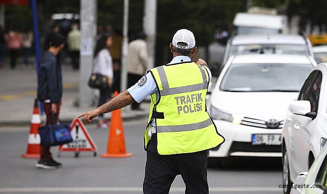 Kayseri’deki denetimlerde 2 bin 210 sürücüye para cezası uygulandı Kayseri’deki denetimlerde 2 bin 210 sürücüye para cezası uygulandı