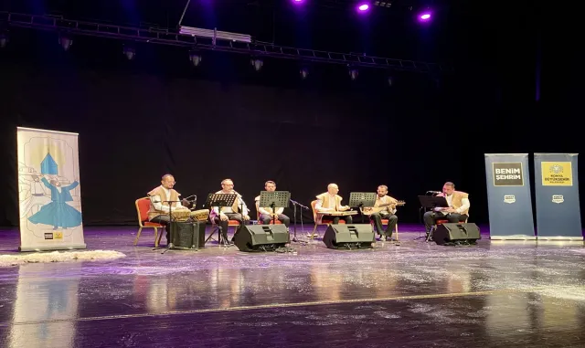Kırşehir’de Mevlana’nın 750. Vuslat Yılı dolayısıyla program düzenlendi Kırşehir’de Mevlana’nın 750. Vuslat Yılı dolayısıyla program düzenlendi
