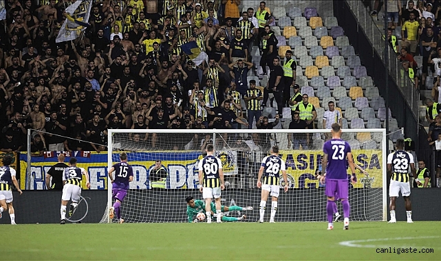 Maribor-Fenerbahçe maçı tribünlerde çıkan olaylar nedeniyle durdu Maribor-Fenerbahçe maçı tribünlerde çıkan olaylar nedeniyle durdu