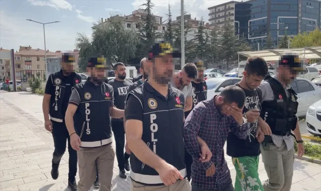 Niğde’deki uyuşturucu operasyonunda yakalanan 2 zanlı tutuklandı Niğde’deki uyuşturucu operasyonunda yakalanan 2 zanlı tutuklandı