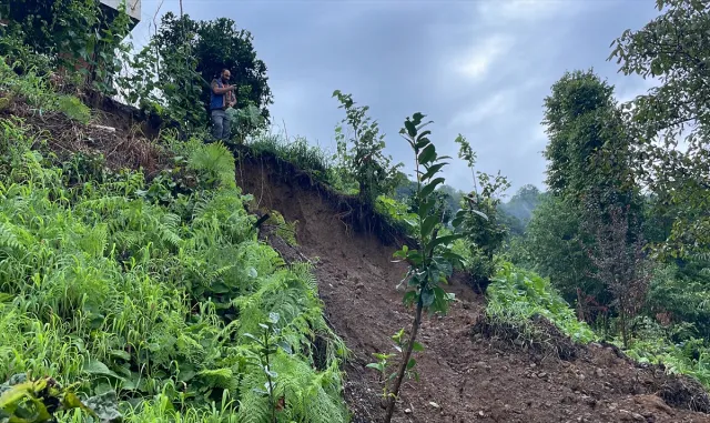 Rize’de AFAD ekipleri şiddetli yağış sonrası boşaltılan evlerde inceleme yaptı Rize’de AFAD ekipleri şiddetli yağış sonrası boşaltılan evlerde inceleme yaptı