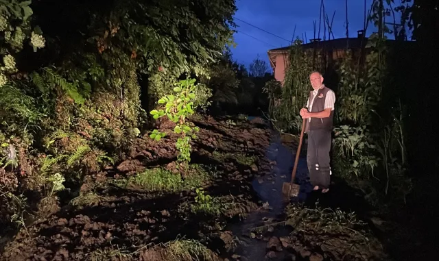 Rize’de şiddetli yağış nedeniyle 2 ev tedbir amacıyla boşaltıldı Rize’de şiddetli yağış nedeniyle 2 ev tedbir amacıyla boşaltıldı
