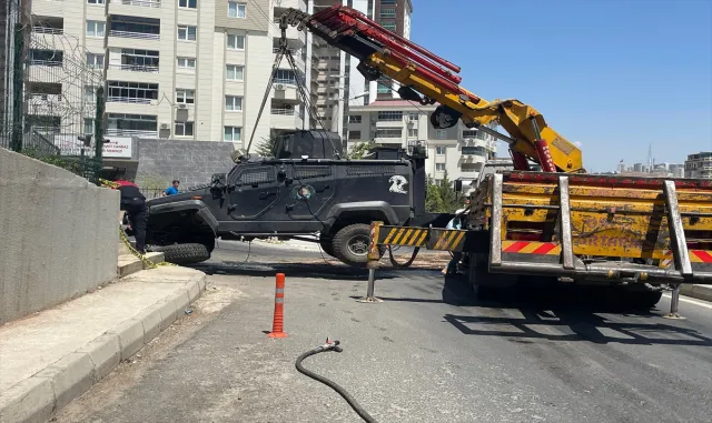 Şanlıurfa’da zırhlı polis aracının devrilmesi sonucu 1 polis şehit oldu Şanlıurfa’da zırhlı polis aracının devrilmesi sonucu 1 polis şehit oldu